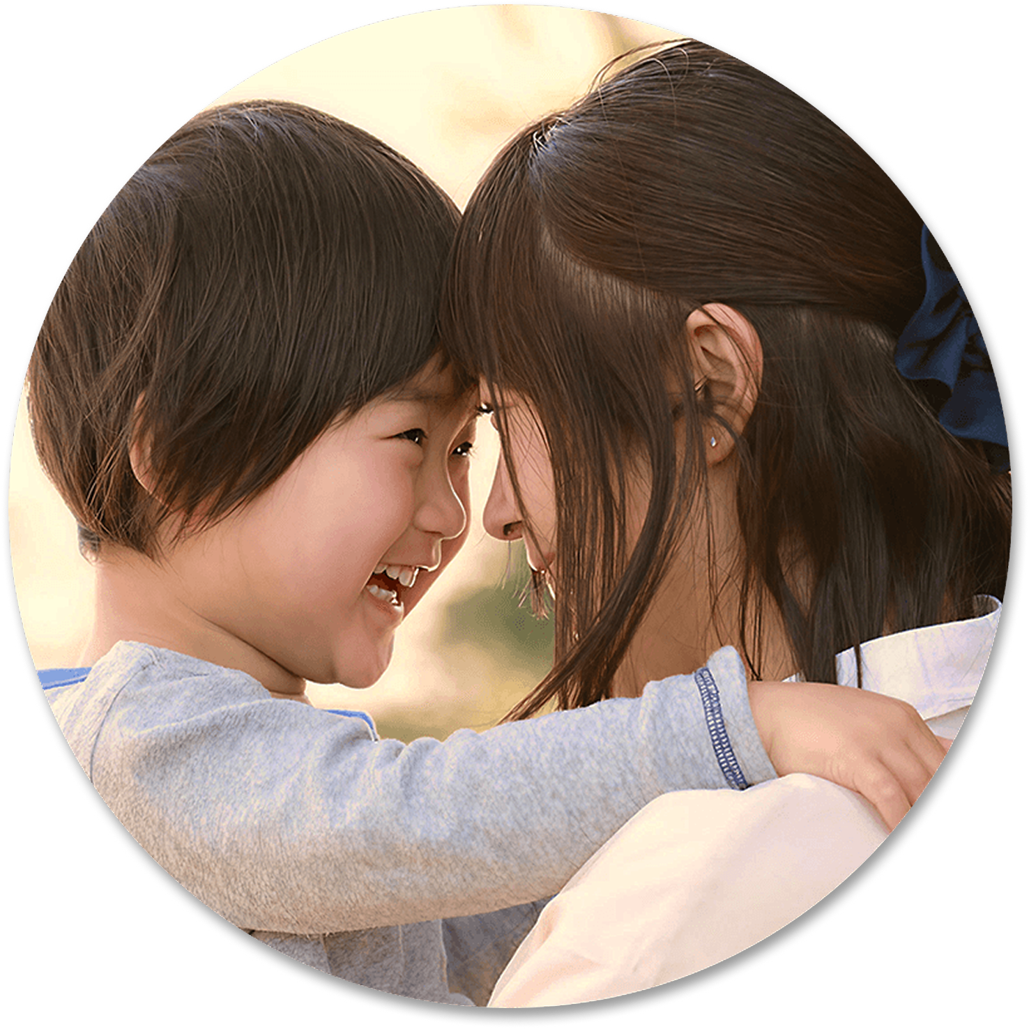 親子が向き合っている写真