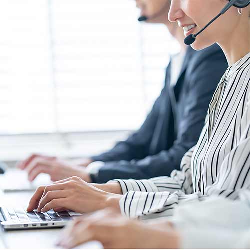 ビデオ通話でオンラインサポートしている様子